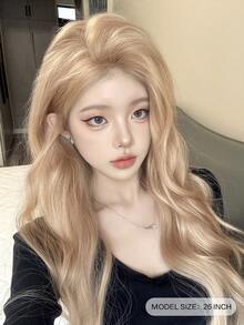 alicegarden 这款26英寸长的合成假发，拥有自然波浪卷发造型，金色光泽亮丽。它采用耐热纤维制成，经久耐用。这款假发非常适合日常佩戴，外观自然逼真，宛如真发。 - 金色 - 查看 2