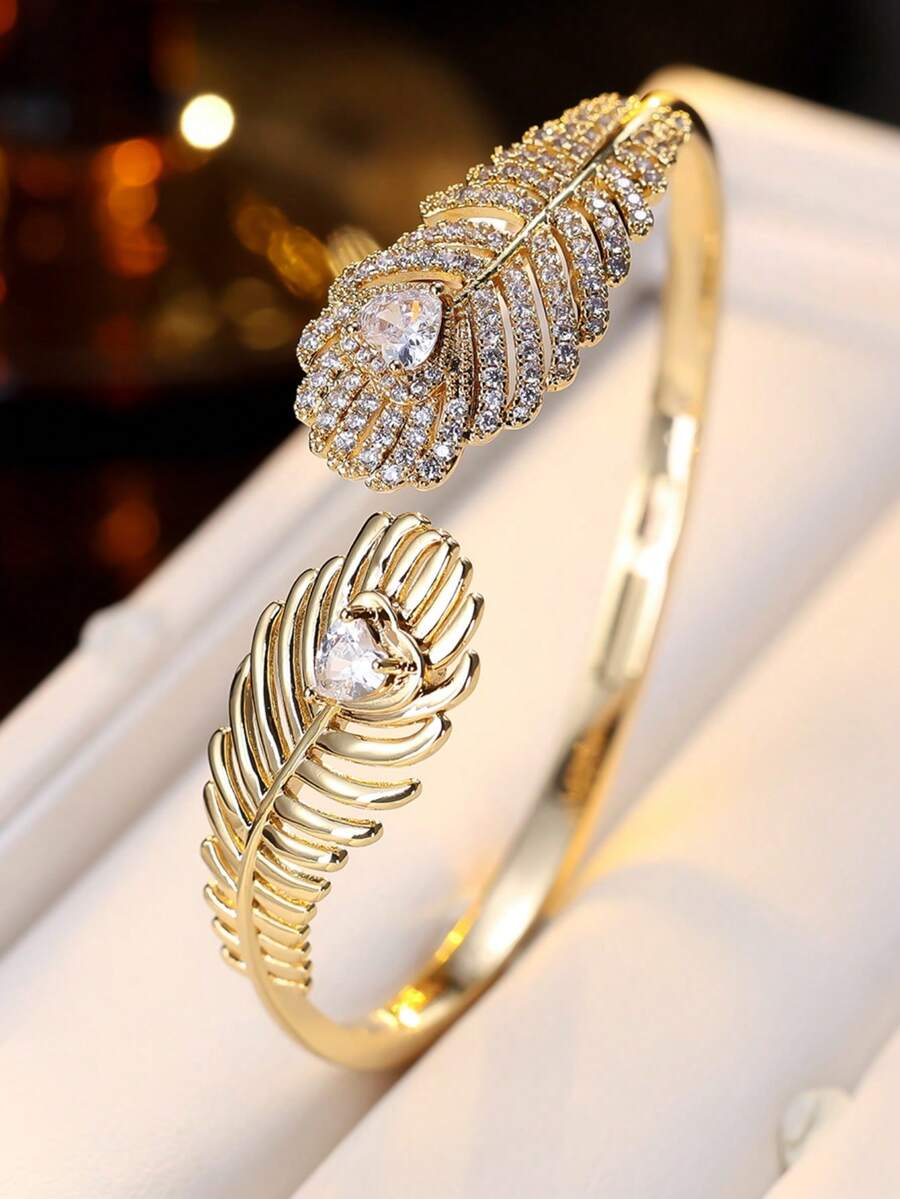 1 pieza Pulsera de mujer, diseño de pluma con lujo de circonita sintética incrustada, brazalete abierto y ajustable, adecuado para regalo y uso diario