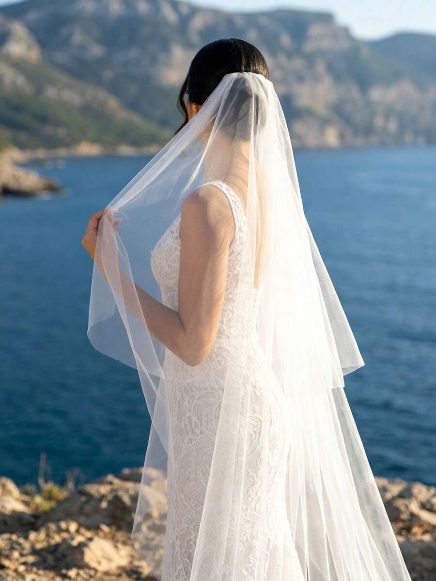 1件2米长极简双层新娘头纱，轻薄柔软，适合遮盖面部，可搭配婚纱，适合教堂式或海滩婚礼