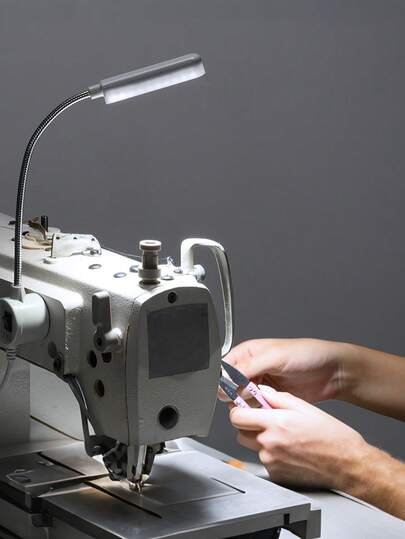 1pc ABS Material USB Plug LED Sewing Machine Light With Strong Magnetic Base And Flexible Neck, 30 LED Beads Lamp Suitable For Sewing Machine, Workbench And Industrial Flat Bed