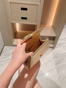 1 chiếc ví cầm tay mini kiểu dáng châu Âu và Mỹ trang trí kim loại, túi xách sang trọng, thanh kim loại sáng bóng, thích hợp cho váy dạ hội, tiệc tùng, đám cưới, dạ tiệc, lễ hội. Bao gồm dây xích kim loại. - Vàng - Xem 6
