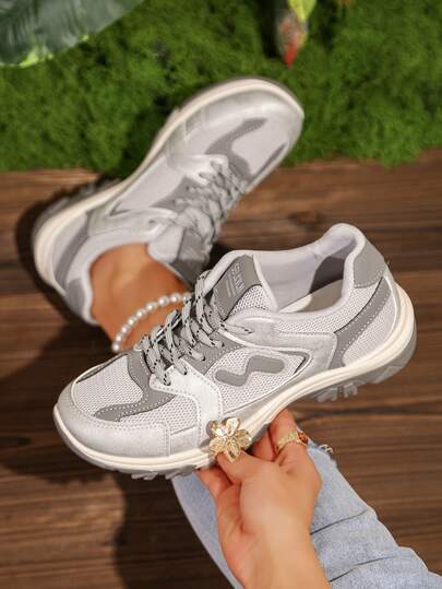 Giày thể thao đế dày phối màu xám cổ điển, giày thể thao thường ngày thoáng khí bằng lưới, giày leo núi ngoài trời đế dày, chống trượt, chống mài mòn, đế dày hỗ trợ tốt, nhẹ và thoải mái, đế dày giúp tăng chiều cao, giảm sốc thoải mái, đa năng cho người đi làm.