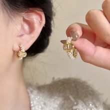 1 Đôi bông tai đính đá Zirconia hình chữ cái và ngọc trai, thiết kế kiểu Pháp sang trọng, thanh lịch dành cho nữ - Bông tai ngọc trai bảng chữ cái - Xem 6