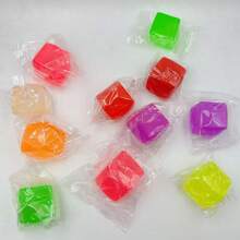 减压魔方——一款手持式桌面玩具，有效缓解焦虑。采用超弹力可挤压材料制成，保持立方体形状。是课堂奖励、派对礼物和节日礼品的理想之选！ - 彩色 - 查看 11