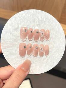 10片高品质手工按压式粉色猫眼美甲贴，手绘可爱蝴蝶闪亮钻石白珍珠图案，适合气质温柔的女士和女孩在日常舞会等场合佩戴。附赠可拆卸美甲贴、果冻胶和摩擦条。 - 彩色 - 查看 5