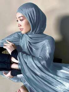 1 chiếc khăn choàng satin cao cấp màu xanh hoàng gia, kiểu dáng thanh lịch, kích thước 180*70cm (cỡ lớn), chất liệu mềm mại, thoáng khí, nhẹ, phù hợp cho người Hồi giáo, các sự kiện trang trọng, đám cưới và sử dụng hàng ngày, đi biển, nghỉ lễ. - Xanh đậm - Xem 2