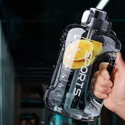 1个大容量宇航员造型保温水瓶，男士运动水壶，学生便携吸管杯，健身大容量水壶