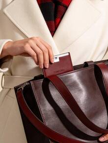 Tom Ford 酒红色卡包镜。便携式双面镜。2026春夏新款时尚单品。旅行必备。精致时尚的皮革化妆镜。便携式补妆镜。适合日常使用，送给女朋友的绝佳礼物。 - 酒紅色 - 查看 8