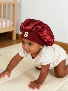 1顶儿童字母图案睡帽，窄檐弹力缎面光滑面料，舒适透气。 - 酒紅色 - 查看 3