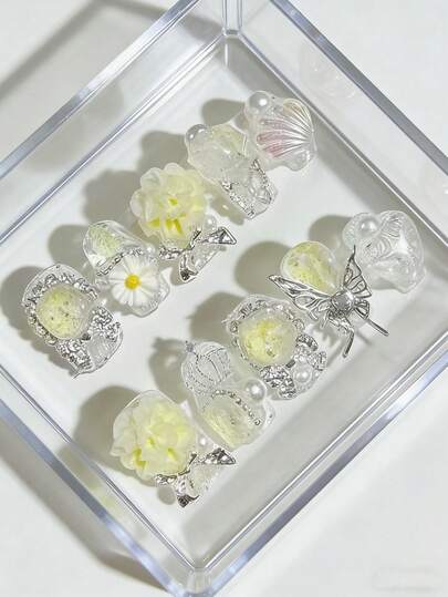 10 miếng dán móng tay hình hạnh nhân 3D bằng nhựa màu vàng kiểu Y2K dễ thương với cánh hoa, cúc, vương miện, bướm kim loại, ngọc trai trắng, sóng biển, kiểu Pháp, decal nghệ thuật móng tay thủ công cho hàng ngày, hẹn hò, trà chiều, đi chơi, phụ kiện làm móng, ngọt ngào và dễ thương, cần thiết cho móng tay mùa hè, phù hợp cho hàng ngày, du lịch, tiệc tùng, món quà tuyệt vời cho phụ nữ và các cô gái, phụ kiện làm móng thủ công dán móng.