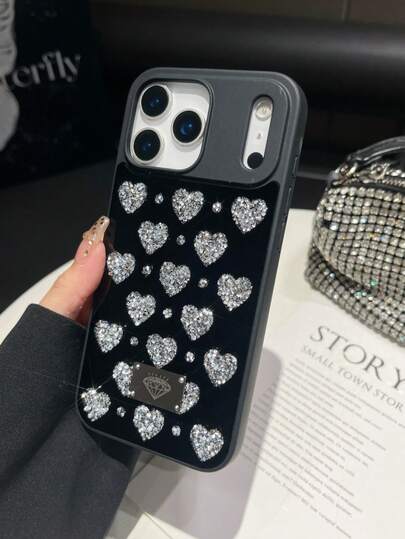 1个黑色水钻喷油亲肤水晶心形镜面镶嵌防摔二合一手机壳，适用于14promax/17promax/15promax