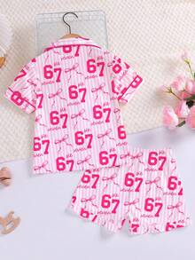 Bộ đồ ngủ 2 món màu hồng tươi sáng dễ thương cho bé gái, có nơ và số 67 in trên áo, áo tay ngắn cài cúc cổ áo + quần short rộng cạp chun, chất liệu mềm mại và thoáng khí, bộ đồ ngủ thời trang cho mọi mùa. - Màu Hồng Tươi - Xem 6