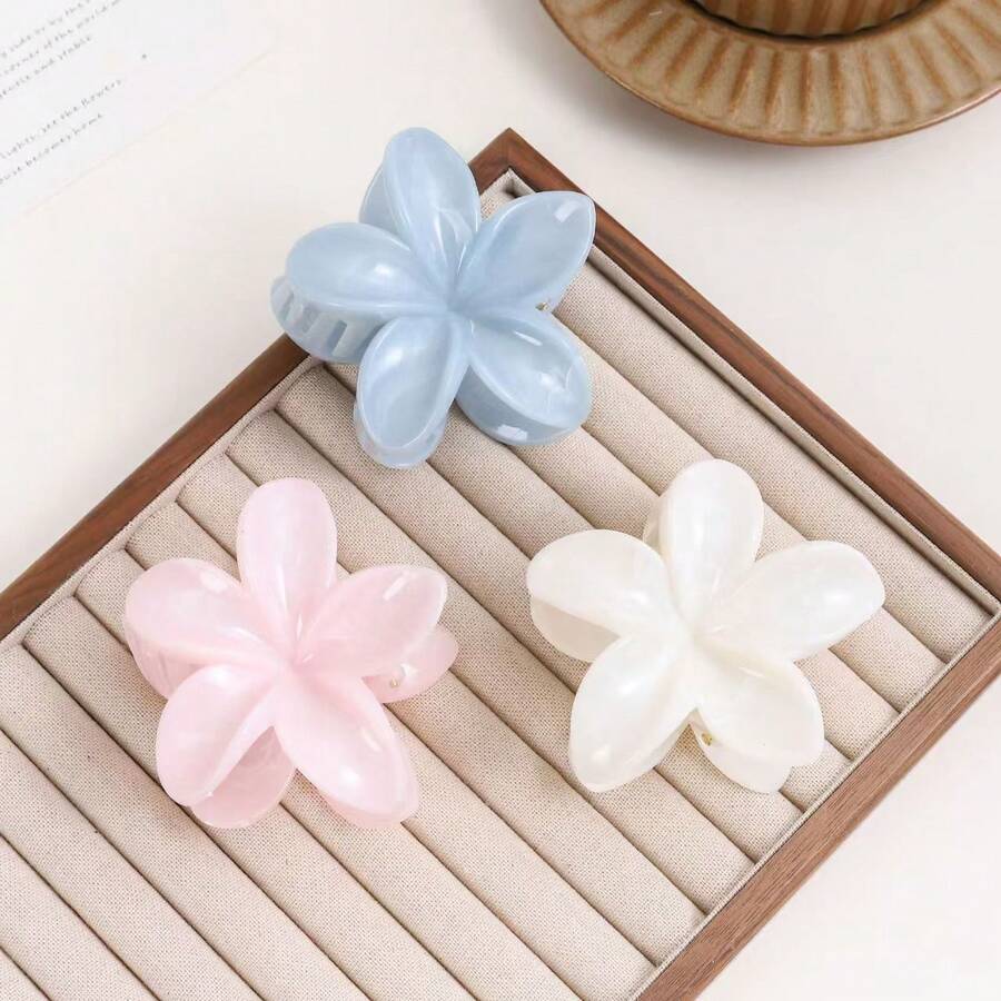 1pc New Candy-Colored Floral Design Hair Claw Clip, A Type Of Hair Claw, Available In Soft Pink, White, And Light Blue, Featuring 3D Floral Petals, Delicate And Sweet Style, Suitable For Half-Up, Bun Hairstyles, Ideal For Daily, Vacation Wear, Especially Suitable For Girls With Thick Hair - Blue - View 1