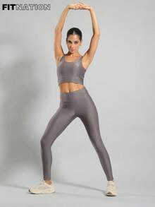 FITNATION Conjunto Legging com bolso no cós + Top cropped alongado em tecido micro canelado com BRILHO e ALTA elasticidade e sustentação - Cinza - Visão 1