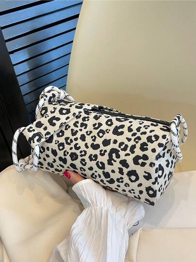 1个绗缝拉链帆布印花圆筒包，时尚豹纹多功能斜挎包，懒人创意枕头包，通勤休闲单肩包，适合工作、约会、购物、办公、商务等场合，日常使用。