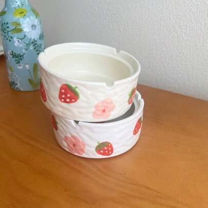 可爱草莓图案烟灰缸，陶瓷桌面装饰收纳盒，钥匙杂物收纳盒