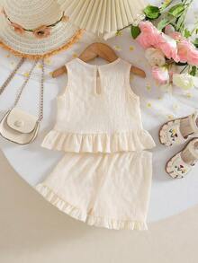 Bộ đồ 2 mảnh dễ thương cho bé gái, gồm áo không tay cổ tròn màu trơn phối bèo nhún và quần short phối bèo nhún, thích hợp cho các hoạt động hàng ngày vào mùa xuân/hè. - Màu be - Xem 2