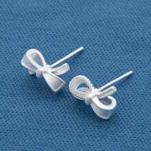 甜美蝴蝶结耳环：韩日风格，简约女性魅力 - 銀色 - 查看 2