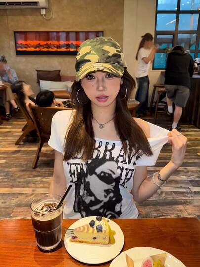 性感美国女孩图案印花宽松不对称领短袖T恤，修身休闲女式上衣