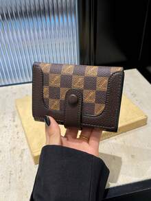 Ví nữ cao cấp, thời trang, đa năng, thiết kế mới, nhỏ gọn, tiện dụng cho công sở và đi làm, dung tích lớn, ví nữ phổ biến, ví đựng tiền mini, ví cầm tay, ví nhỏ xinh, ví du lịch, ví mùa hè kẻ caro. - Nhiều màu - Xem 3