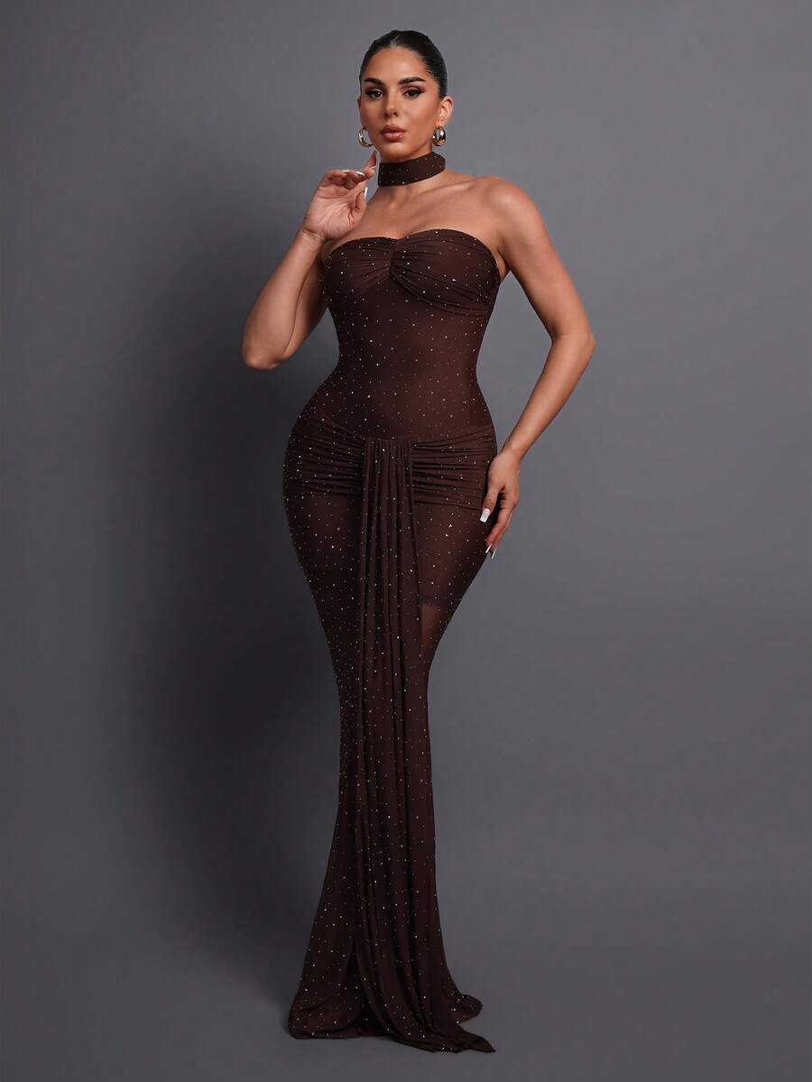 Elegant Strapless Pleated Mesh Evening Dress, Featuring Graceful Pleated Design And Alluring Sheer Skirt, Suitable For Romantic Dates, Upscale Galas, Fashion Photography, Art Events, And Stylish Soirees