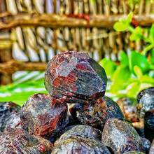 1颗天然紫红色石榴石，矿物收藏品，水晶爱好者，送给家人和朋友的最佳礼物。 - 石榴石 - 查看 3