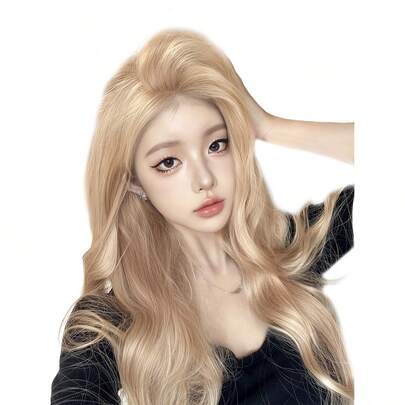 alicegarden 这款26英寸长的合成假发，拥有自然波浪卷发造型，金色光泽亮丽。它采用耐热纤维制成，经久耐用。这款假发非常适合日常佩戴，外观自然逼真，宛如真发。