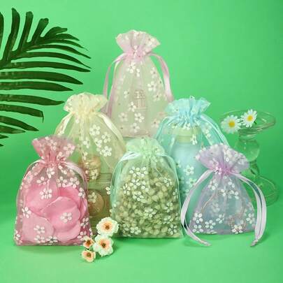 50 túi đựng đồ bằng vải organza, họa tiết hoa cúc dập nổi, trong suốt, thích hợp để đựng trang sức, vật dụng nhỏ, gói quà, dùng trong tiệc cưới, tiệc sinh nhật, tiệc lễ hội. Có nhiều kích cỡ và màu sắc khác nhau.