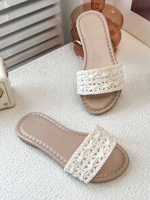 Một đôi dép xăng đan mùa hè cho bé gái với thiết kế móc rỗng, mẫu mới năm 2026, dép xăng đan móc rỗng nhẹ và dễ mang cho trẻ em, thích hợp cho việc đi chơi hàng ngày/dã ngoại gia đình vào mùa hè. - Màu be - Xem 6