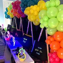 141 piezas Juego de arco y guirnalda de globos con estilo tropical de verano, en colores rosa intenso, verde lima, naranja, azul pizarra, amarillo y arcoíris de látex para decoración de fiesta hawaiana, luau, cumpleaños, baby shower o fiesta en la piscina - Ver 6