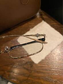 Vintage Half-Frame Blue Light Block Eyeglasses For Women & Men | Classic Retro Browline Square Optical Glasses Frame | Luxury Gold-Tone Metal Accents & Black Acetate Eyewear |  Computer Gaming Glasses Non-Prescription Clear Lens Spectacles | High-End Steampunk Inspired Designer Eyeglass Frames | Lightweight Pure Titanium Style Durable Eyewear Support | Elegant Professional Office Lady Flat Mirror Eyeglasses | Fashionable Hipster Streetwear Accessory Decorative Glasses | Oversized Big Face Slimming Effect Rectangular Frames | Premium Quality Gothic Cross Engraved Detail Metal Temples | Anti-Glare Eye Protection Blue Blocker Eyeglass Holder | Stylish Unisex Versatile Everyday Wear Optical Frame | Korean Style Aesthetic Nerd Glasses For Students | Comfortable Adjustable Nose Pads Eyewear Stand | Spring Hinge Flexible Sides Prescription-Ready Frames | All-Day Comfort Blue Light Shield Protective Eyewear | Chic Minimalist Sophisticated Eye Frame Gear - 銀色 - 查看 4