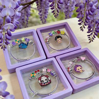 Hasbro Set de 2 pulseras de estilo anime de The Witcher, con caja de regalo, con diseño de personaje de anime, accesorio de pulsera decorativa, adecuado para vestuario de actuaciones K-pop, pulsera ajustable en tono plateado con colgante delicado, ideal para regalos de graduación, fiestas de cumpleaños, regalos de estilo ciberpunk, relleno de canasta de Pascua, perfecto para fans de K-pop y amantes del anime, excelente regalo de Pascua, suministros para fiestas de K-pop, ideal para entusiastas de K-pop