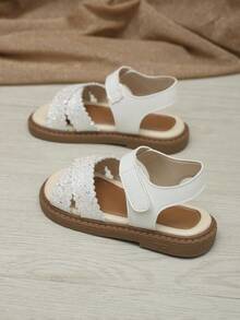 1双白色亮片星星图案幼儿/女童防滑橡胶软底包头凉鞋，公主风平底鞋，适合3-15岁女孩，日常、旅行、派对穿着，2026春夏新款 - 白色 - 查看 6