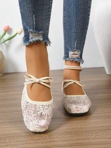 Women's Lace Mesh Flat Shoes, French Style Breathable Versatile Fashion Hollow-Out Soft Bottom Embroidered Flat Roman Sandals - White - View 2