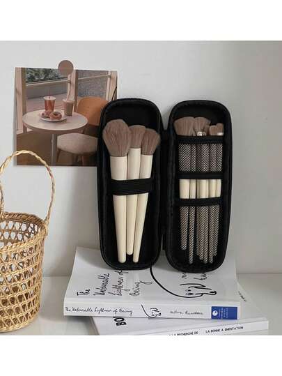 1pc Minimalist Black Hard Shell Makeup Brush Holder Case, Made Of Waterproof PU Material, Lightweight And Portable. Dual Zipper Design, Internal Mesh Pockets And Straps For Organized Brush Storage, Crush And Scratch Resistant. Suitable For Makeup Enthusiasts, Makeup Artists, And Commuters, Applicable For Daily Commute, Travel, Vacation, And Also A Practical Gift Choice.