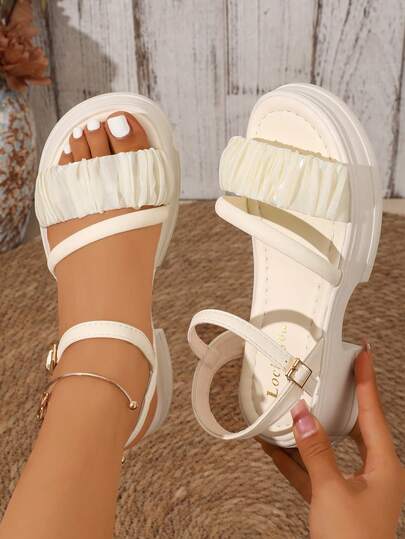 1双女士时尚蕾丝配饰，波西米亚风搭扣设计，舒适柔软的坡跟厚底沙滩凉鞋，适合户外度假休闲。