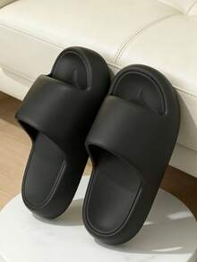 轻奢哑光EVA仿皮凉拖鞋，如云朵般柔软厚底家居拖鞋，经久耐用，易于清洁，四季皆宜。 - 黑色 - 查看 3
