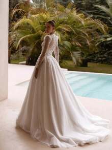 Elegant High-Neck Lace Trim Wedding Dress With Full-Length Sleeves – Sophisticated Floor-Length A-Line Gown Featuring A Chic Turtleneck Design, Long Fitted Sleeves, Delicate Lace Insets, And A Gracefully Flowing Silhouette, Perfect For Weddings, Christmas Galas, Halloween Balls, Formal Dances, Birthday Celebrations, And Special Evening Events. A Versatile Choice For Wedding Receptions, Holiday Parties, Anniversary Dinners, Resort Getaways, Black-Tie Occasions, Cocktail Gatherings, Bridal Showers, Wedding Guest Attire, Graduation Formals, Homecoming Events, And As A Refined Bridesmaid Or Timeless Evening Gown. - trắng - Xem 3