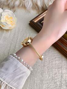 Reloj de cuarzo de mujer con estilo de pulsera, exquisito y de moda, adecuado para combinar con el atuendo diario, regalo ideal para cumpleaños, graduación o fiestas - Dorado - Ver 5