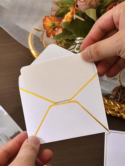 Phong bì nhỏ mạ vàng, thích hợp để đựng thẻ thành viên, thiệp chúc mừng, thiệp mời và các vật dụng nhỏ. Tuyệt vời cho đám cưới, tiệc tùng và tặng quà.
