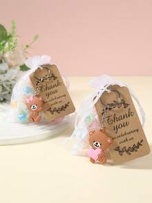 Bộ quà tặng tri ân 10 món, bao gồm 10 móc khóa hình gấu bông, 10 thiệp cảm ơn và 10 túi quà, thích hợp làm quà tặng cho hoạt động xây dựng đội nhóm, nhân viên văn phòng, tình nguyện viên, y tá, giáo viên và quà tặng nghỉ hưu. Bộ quà tặng tri ân đầy cảm hứng với những tấm thiệp cảm ơn, móc khóa và túi quà ý nghĩa để bày tỏ lòng biết ơn, lý tưởng làm quà tặng khách, quà tặng nhỏ trong tiệc sinh nhật, đồ dùng cho tiệc tốt nghiệp và quà tặng nhỏ trong các bữa tiệc. - Gấu hình trái tim - Xem 11