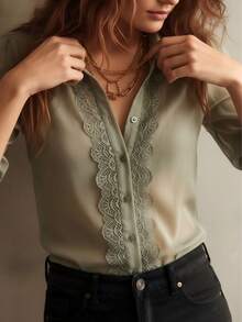 1件女士纯色复古法式橄榄绿蕾丝拼接衬衫，翻领蕾丝边单排扣优雅上衣，纯色前扣七分袖雪纺上衣，适合度假、办公、日常、旅行、机场等各种场合，四季皆宜。 - 軍綠色 - 查看 2