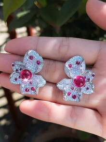一对对称玫瑰红立方氧化锆花朵耳钉，镀银女士婚礼首饰，适合新娘、订婚派对、舞会、伴娘、女友、妻子等场合佩戴。 - 玫紅色 - 查看 6