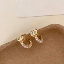 1 Đôi bông tai đính đá Zirconia hình chữ cái và ngọc trai, thiết kế kiểu Pháp sang trọng, thanh lịch dành cho nữ - Bông tai ngọc trai bảng chữ cái - Xem 1
