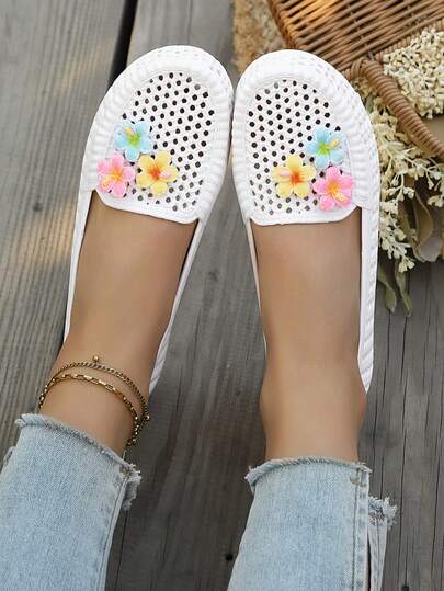 1 par de zapatos respirables y calados para adolescentes, mocasines de malla perforada casual con decoración floral, diseño único de zapatos de verano para estudiantes