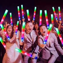 CamelParty 100PCS LED Light Up Foam Sticks Wand Rally Batons DJ Flashing Glow Stick Party Bulk Foam Glow Sticks With Colorful Flashing Glow In Dark Party Supplies, Glow Stick Bulk Party Pack For Wedding,Raves,Concert,Camping,Sporting Events,Pool Party, World Football Tournament - Xem 3