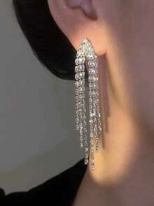 1 Đôi bông tai đồng cao cấp, sang trọng, đính đá Zirconia lấp lánh, thiết kế tua rua năng động, thích hợp cho phụ nữ dự tiệc, dạ hội, đám cưới, các dịp lễ hội. - Bạc - Xem 3
