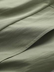 1件 Blueprint 男士军绿色立领拉链飞行夹克，采用柔软垂坠的抗皱面料，成熟稳重的复古风格外套，适合日常通勤和商务休闲穿着。 - 軍綠色 - 查看 8