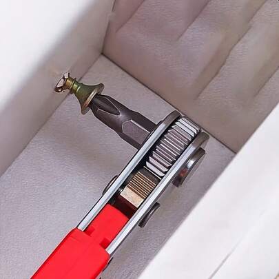 Red Angled Manual Screwdriver With Reversible Ratchet Function, Suitable For Narrow Spaces