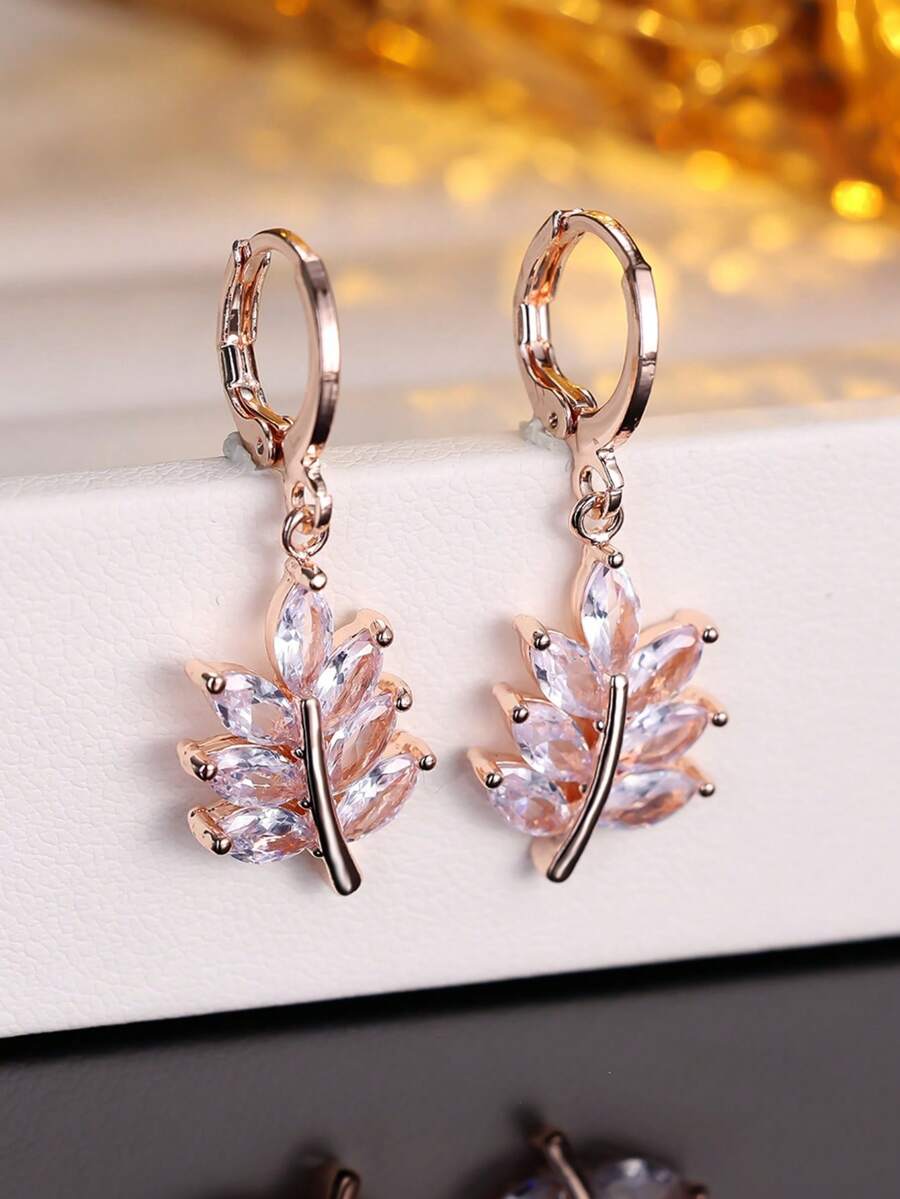 1对女士树叶形耳环，简约风格，适合作为礼物和日常佩戴